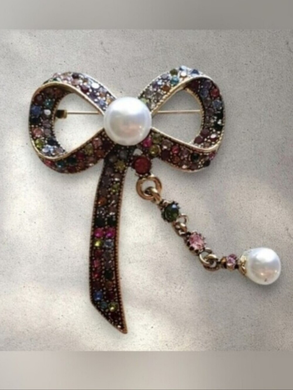 Elegant Bow Brooch with Pearls